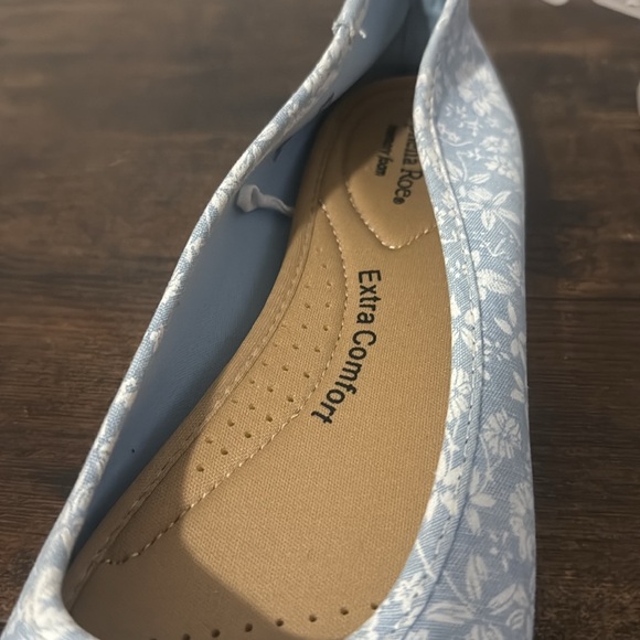 Ophelia Roe Memory Foam Blue Floral Ballet Flats Shoes Bow Size 8 Women’s New - Picture 5 of 5